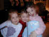 2003-12-27 girls.jpg (36390 bytes)